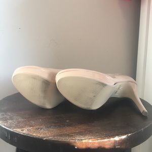 Chinese Laundry Shoes - Chinese Laundry Nude colored pumps EUC Chinese Laundry Shoes - Chinese Laundry Nude colored pumps EUC